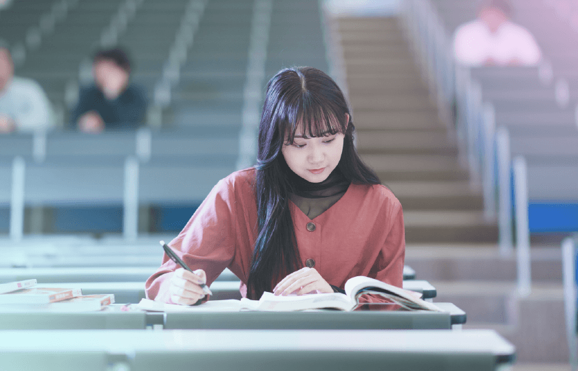 講義を受ける生徒